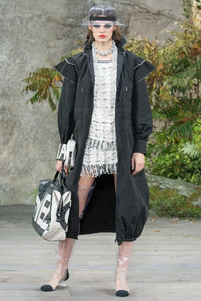 Look 25